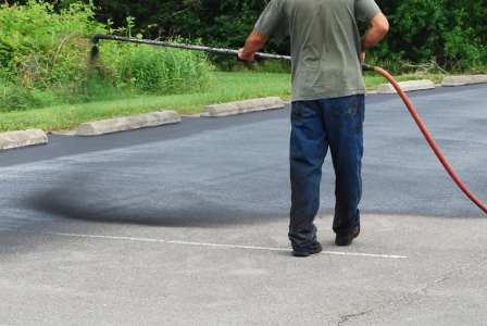 Asphalt sealcoating by The Asphalt Company LLC